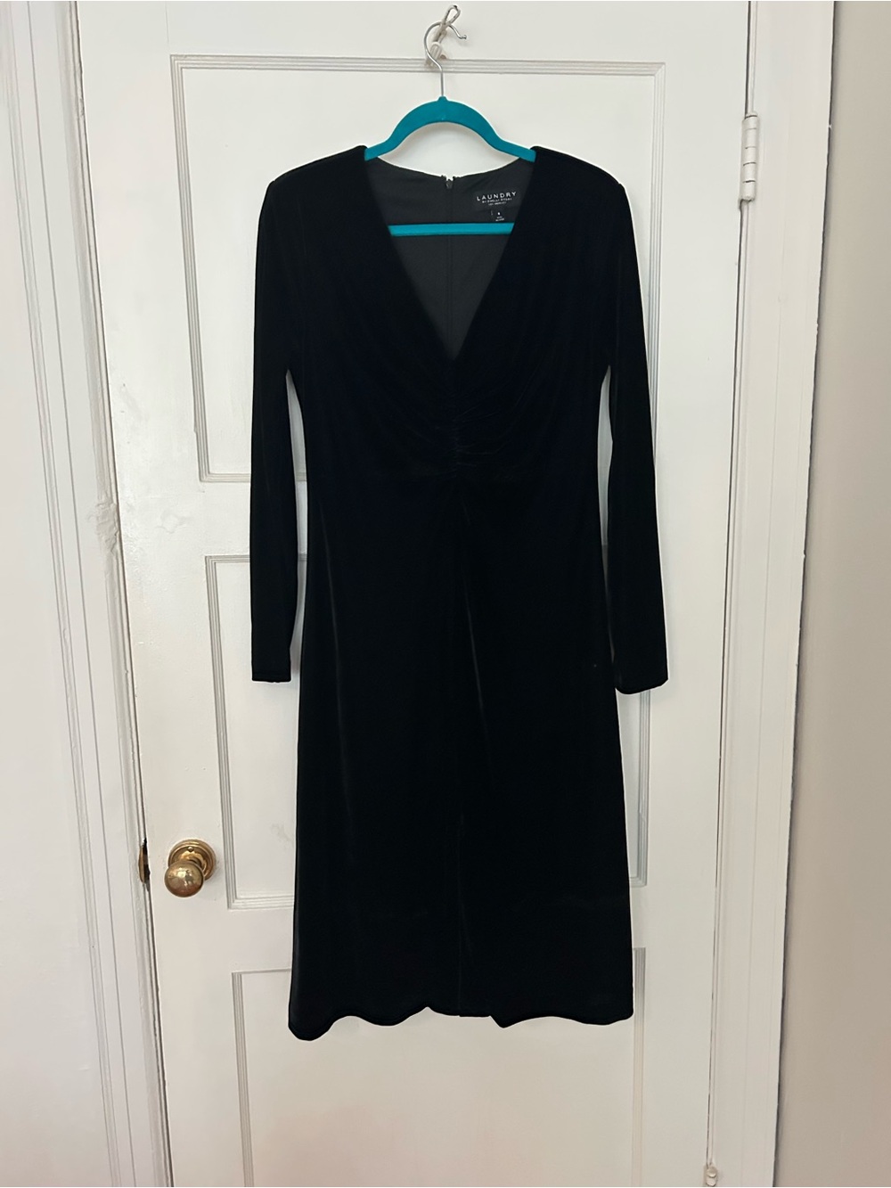 Women's Black Long-Sleeve Velvet Midi Dress